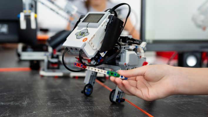 Robotica Educativa: gli studenti della Scuola Paritaria Bonsignori di Remedello in visita da CMM